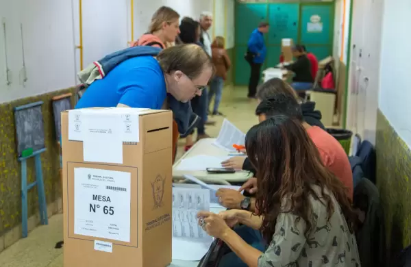 Elecciones: ganaron los oficialismos y festejó el Gobierno en Salta, Tierra del Fuego y La Pampa