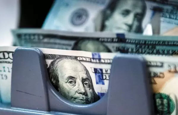 El dólar blue superó la barrera de los $500 y marcó un nuevo récord: cuánto le falta para alcanzar un precio de "pánico"