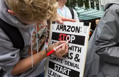 Cómo es la huelga que castiga a Amazon, provocó una caída en sus acciones y ya es un mal presagio