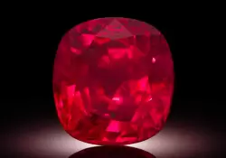 Un rub de 55 quilates y un diamante rosa de 10 quilates alcanzan un rcord de USD 34,8 millones cada uno en Sotheby's