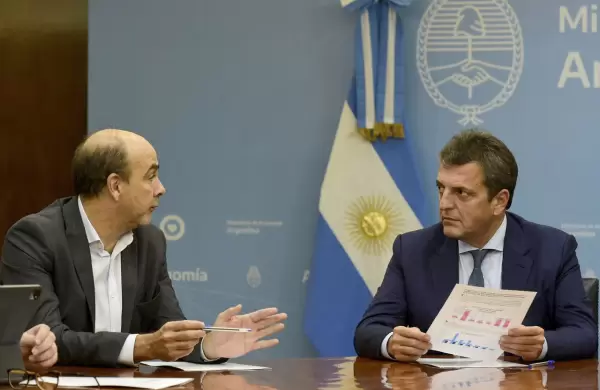 Mientras el FMI estira los plazos, Sergio Massa recupera aire con un canje de deuda rcord