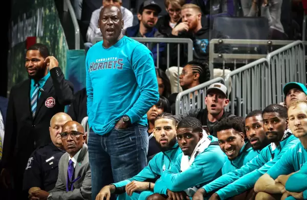 Cómo multiplicar por diez el valor de lo que se pagó al comprarlo: El negocio de Michael Jordan con los Charlotte Hornets