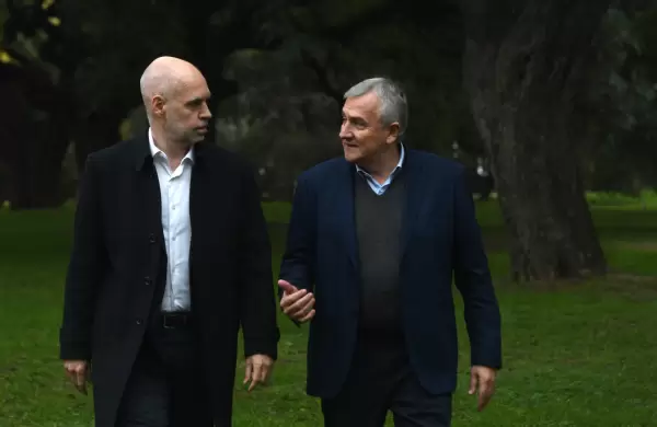 Doce provincias "rebeldes" no pagarán la suma fija anunciada por el Gobierno y hubo llamado a estatales para reabrir paritarias