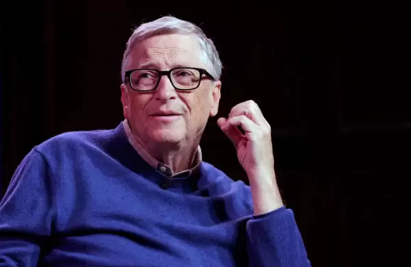 Bill Gates y qué otros multimillonarios famosos están donando para impulsar la movilidad económica mediante IA