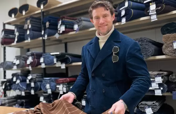 Fue monje diez aos, cosa sotanas en el monasterio y ahora es un sastre de lujo