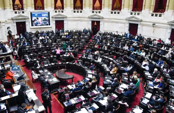 El revés político para Milei golpeó a los mercados: cayeron bonos, acciones y vuelve la tensión por el dólar y las tasas