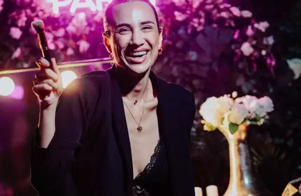 Dej el trabajo en relacin de dependencia, estudi en Europa y revoluciona el negocio del make up