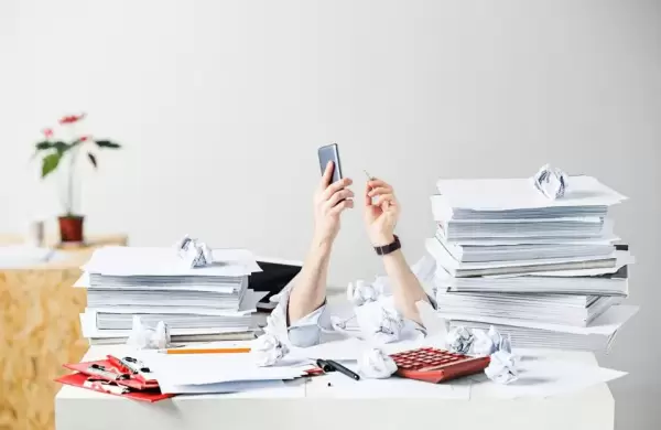 Cómo escapar del trabajo de 9 a 5 y construir un negocio para amar