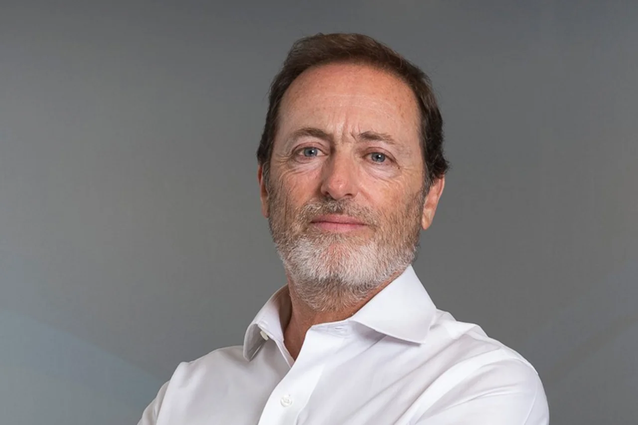 sebastian bardengo_ceo metrotel_vertical 4 - sebastian bardengo_ceo metrotel_vertical 4