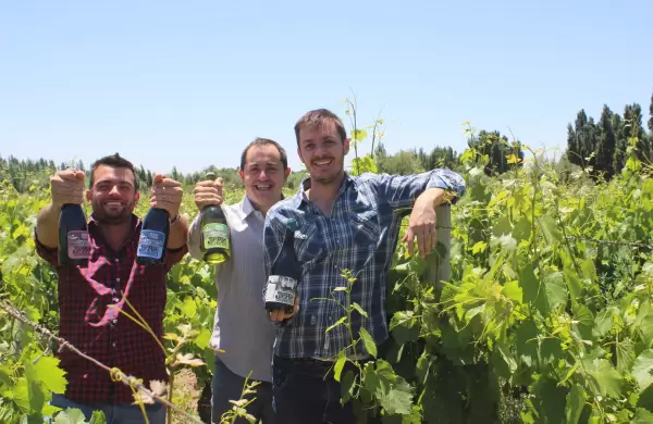 Así son los "Indiana Jones" del vino soñado