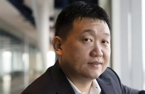 Hizo una fortuna vendiendo t con leche barato y su empresa ya vale US$ 2100 millones