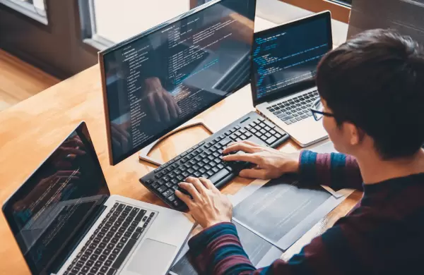 Por qué los sueldos IT ya no se diferencian tanto del resto del mercado