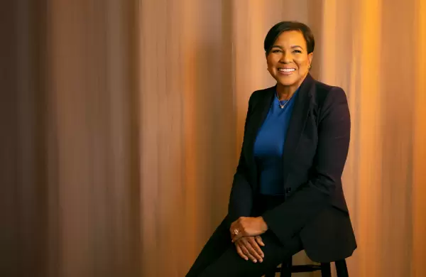 Qu hay detrs de la sorpresiva renuncia de Rosalind Brewer, la CEO de un gigante del negocio farmacutico