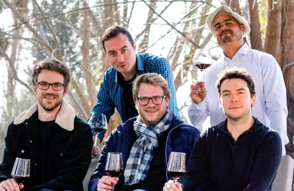 De los Alpes a los Andes: los suizos que eligieron la Argentina para hacer vinos con fuerte compromiso ambiental