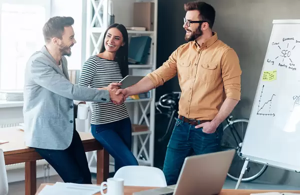 Cuatro formas de demostrarle a su gerente que está listo para un ascenso