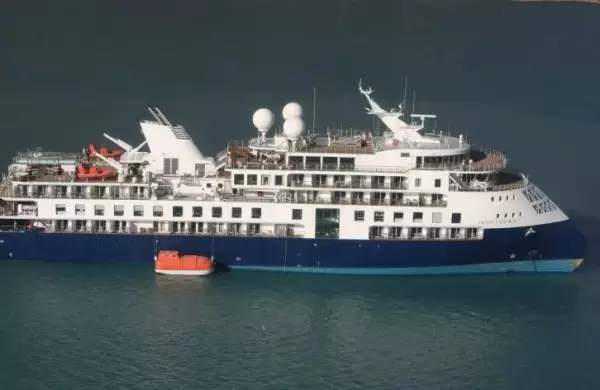 A lo Titanic: Un crucero de lujo se encalló y más de 200 personas quedaron varadas