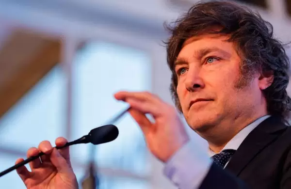 Reclutadores le temen a la dolarización de Javier Milei: ¿cómo afectará al empleo?