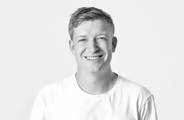 Con 19 aos cre una empresa para frenar el fraude de los bots: Conoc a Sam Crowther