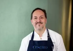 Pas por cocinas europeas con estrellas Michelin y hoy lidera un rest de estilo art dco en Caballito