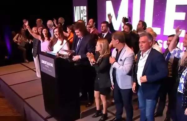 Milei sale a la caza del voto de Juntos por el Cambio y ahora es muy duro con el kirchnerismo