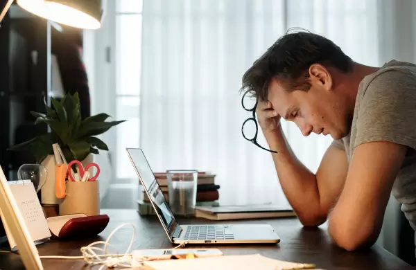 Soledad en el trabajo remoto: 5 estrategias para evitar el aislamiento social