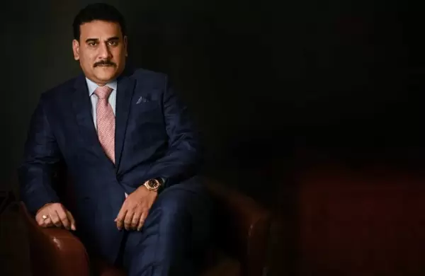 La historia del hombre que se hizo multimillonario vendiendo utensilios de cocina y muebles de plstico