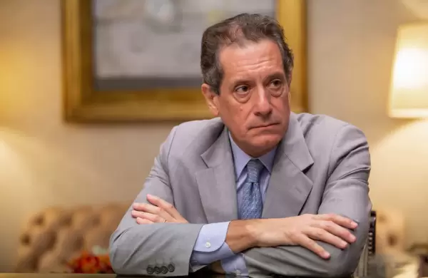 Miguel Pesce realiza la mayor devaluación en cuatro meses y el oficial toca los $400 mientras se espera que hará el equipo de Milei