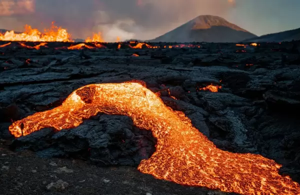 Desde Islandia hasta Latinoamérica, estos son los volcanes más activos del mundo