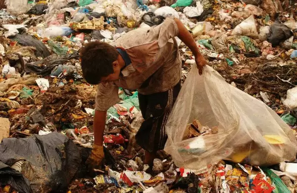 El INDEC reveló que casi el 53% de los argentinos son pobres