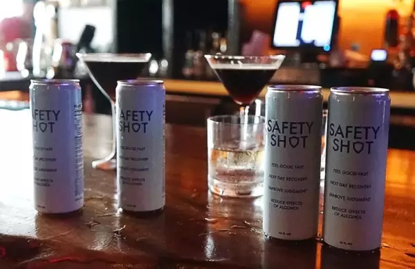 Cómo funciona Safety Shot, la primera bebida del mundo capaz de reducir el alcohol en sangre