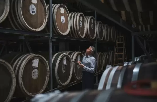 As es el proceso de carbonizacin de los barriles de whisky: un paso clave que define su sabor