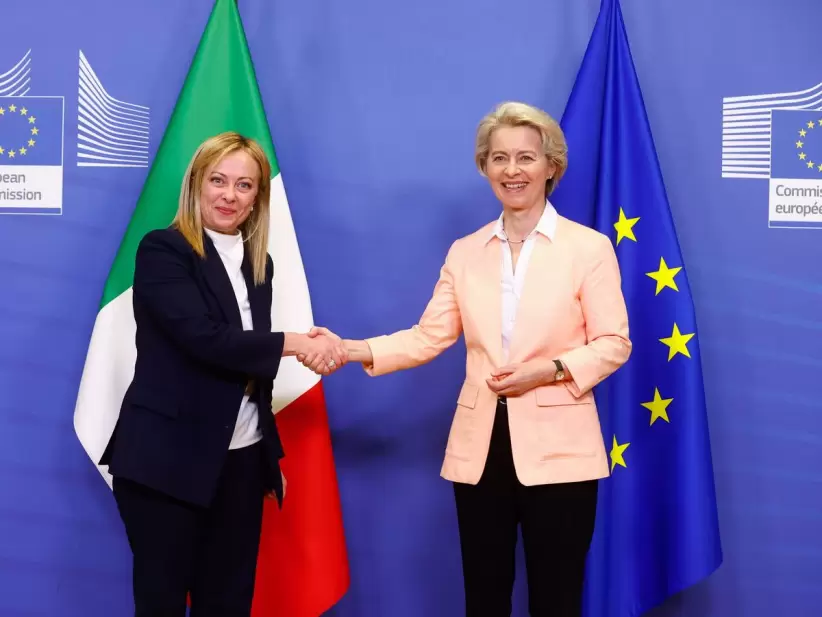 Ursula von der Leyen, de la Comisión Europea, y Giorgia Meloni, Italia