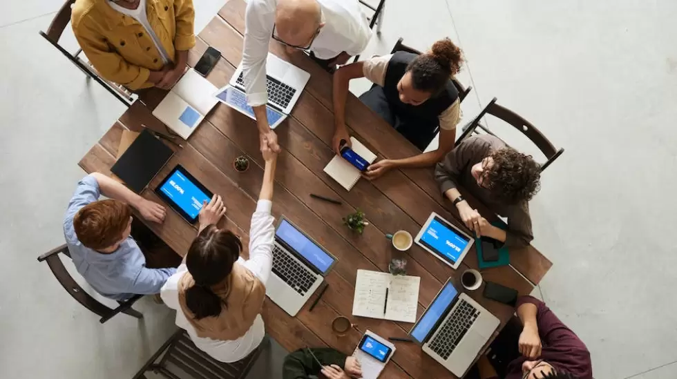 Foto De Personas Haciendo Apretones De Manos