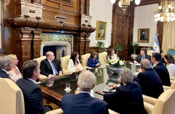 Primera reunión de Gabinete: Exigirán el 100 por ciento de presencialidad en el Estado y revisarán contrataciones