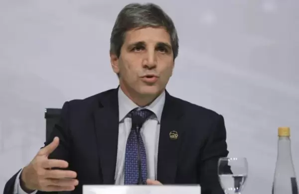 Economía realiza la primera licitación de deuda con Caputo como ministro