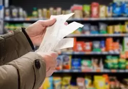 Sin perforar 2% mensual, la inflación se encamina a ganarle al dólar en 2025