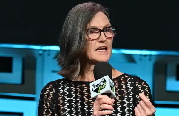 Cathie Wook, la "Reina de la Bolsa" del fondo ARK, aumenta su participacin en Tesla por primera vez desde abril