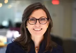 En qu inverte hoy la gur de Wall Street Cathie Wood