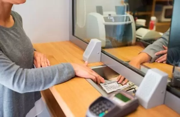 Tres de cada diez argentinos nunca van a una sucursal de un banco, revela una encuesta