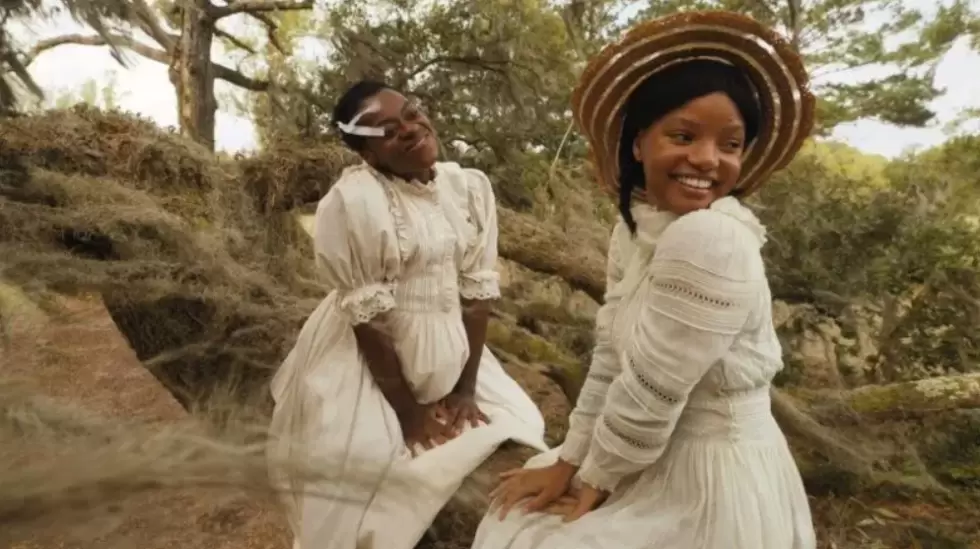 Phylicia Pearl Mpasi y Halle Bailey en la pelcula The Color Purple