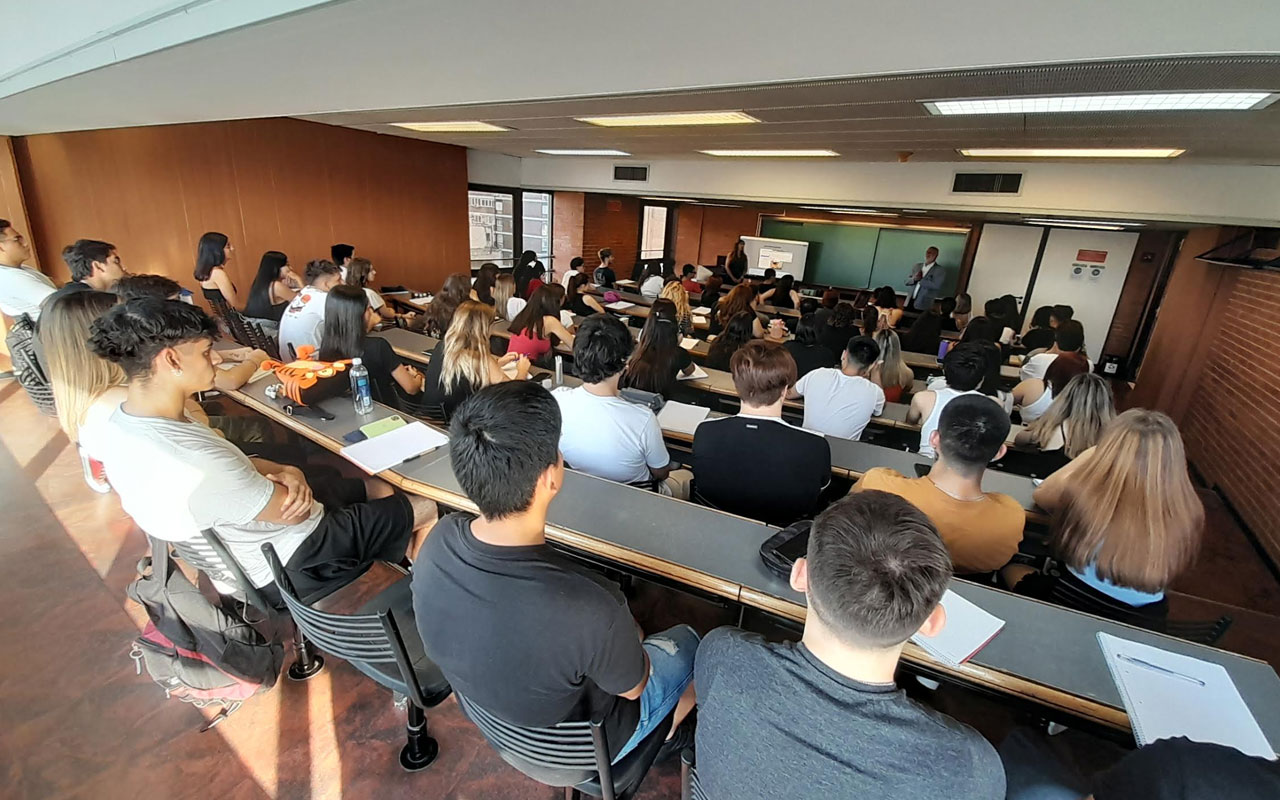 Lanzan 500 becas gratuitas para jóvenes que buscan su primer empleo ...