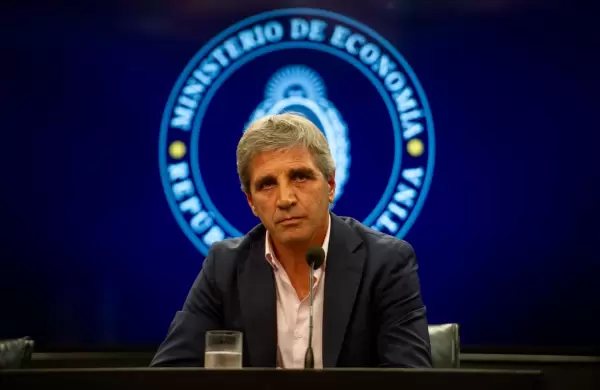 Caputo emite más deuda atada a inflación por casi $ 2 billones