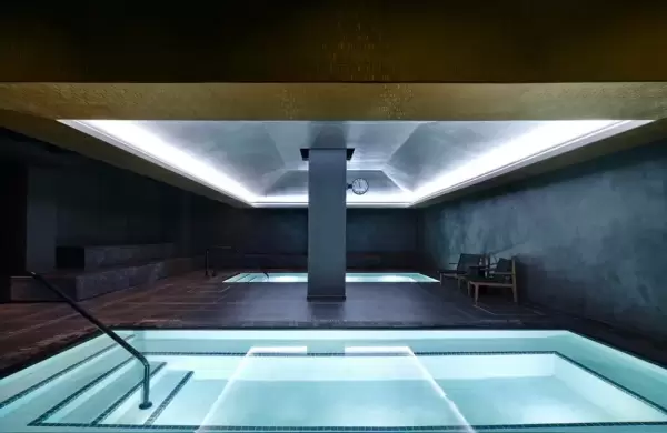 Relajarse en piletas climatizadas con Bitcoin: la nueva oferta en Nueva York