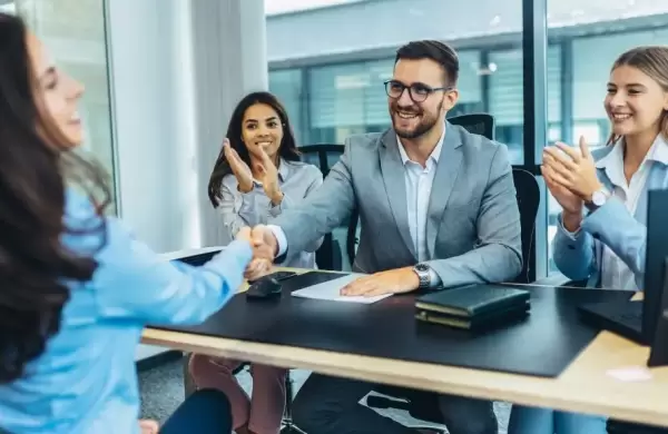 Un estudio revela que el 90% de las empresas contratan mejor basándose en las habilidades que en los títulos
