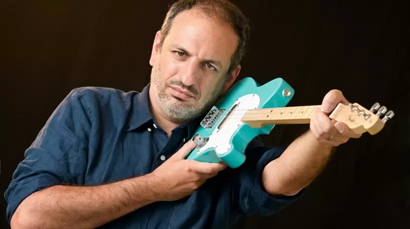 Rafael Atijas de Loog Guitars. Foto: Leonardo Mainé