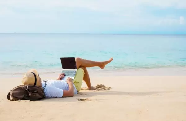 Manual de ingresos del nómade digital: cómo ganar más dinero mientras recorrés el mundo