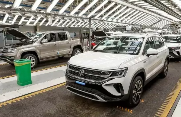 Cules son los nuevos montos del impuesto a los "autos de lujo" que buscan evitar la parlisis del sector