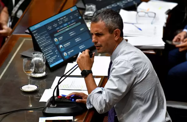 Comenz la sesin por la Ley de Bases: as ser su tratamiento