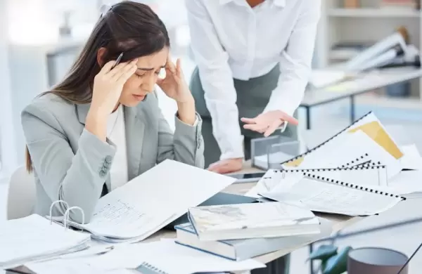 12 señales sutiles de que trabajás para un jefe manipulador