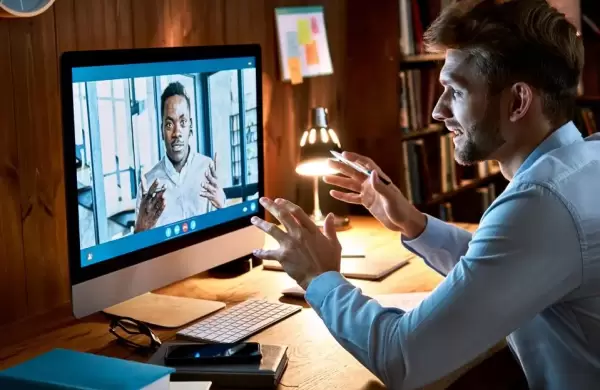 Cinco estrategias para entrenar a colaboradores remotos e híbridos